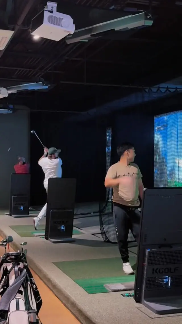 24-hour unmanned indoor golf experience with smart kiosk system and KGOLF technology