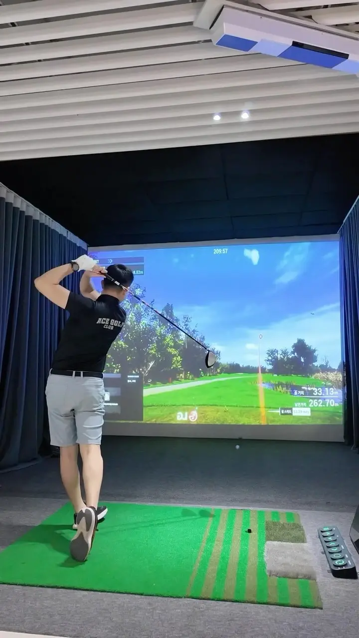 Professional golf swing analysis on KGOLF Instagram reels: High-speed camera and data visualization