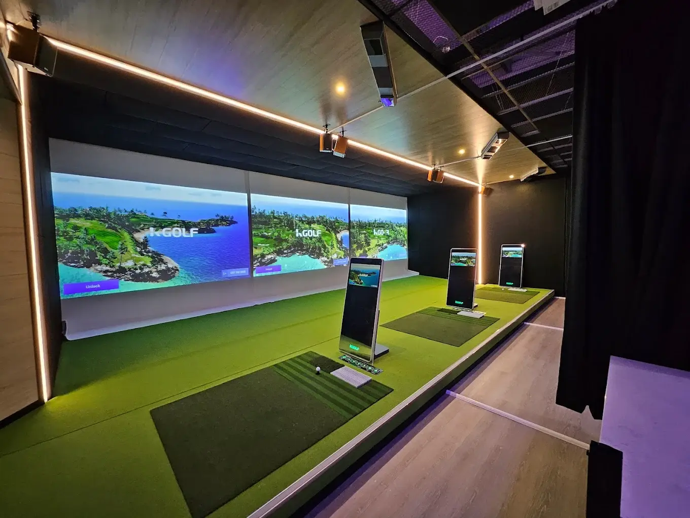 Efficient unmanned indoor golf store operation system with KGOLF smart kiosk and sensors