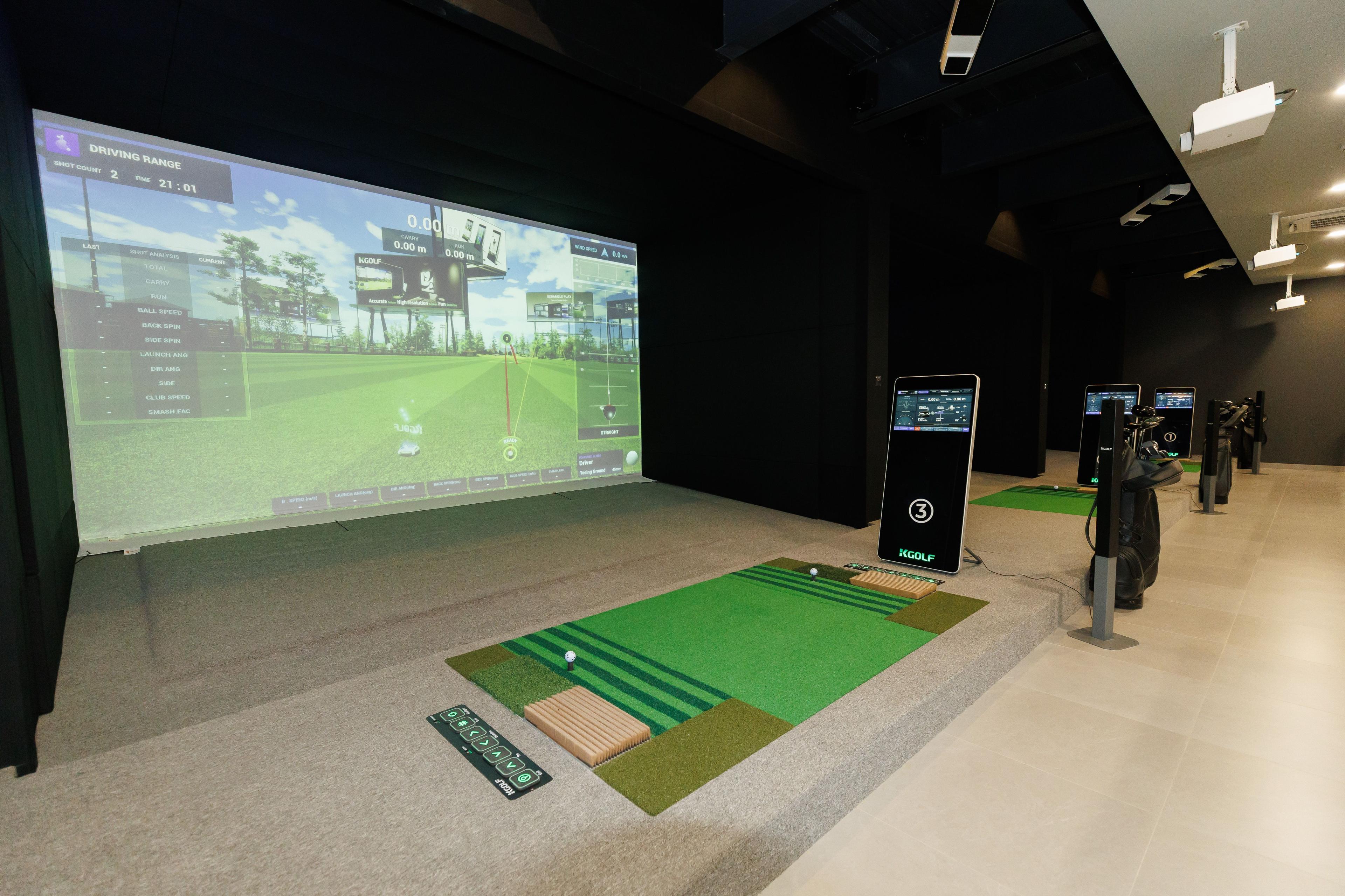 Four K-GOLF indoor golf bays at The Top Sport Center 271