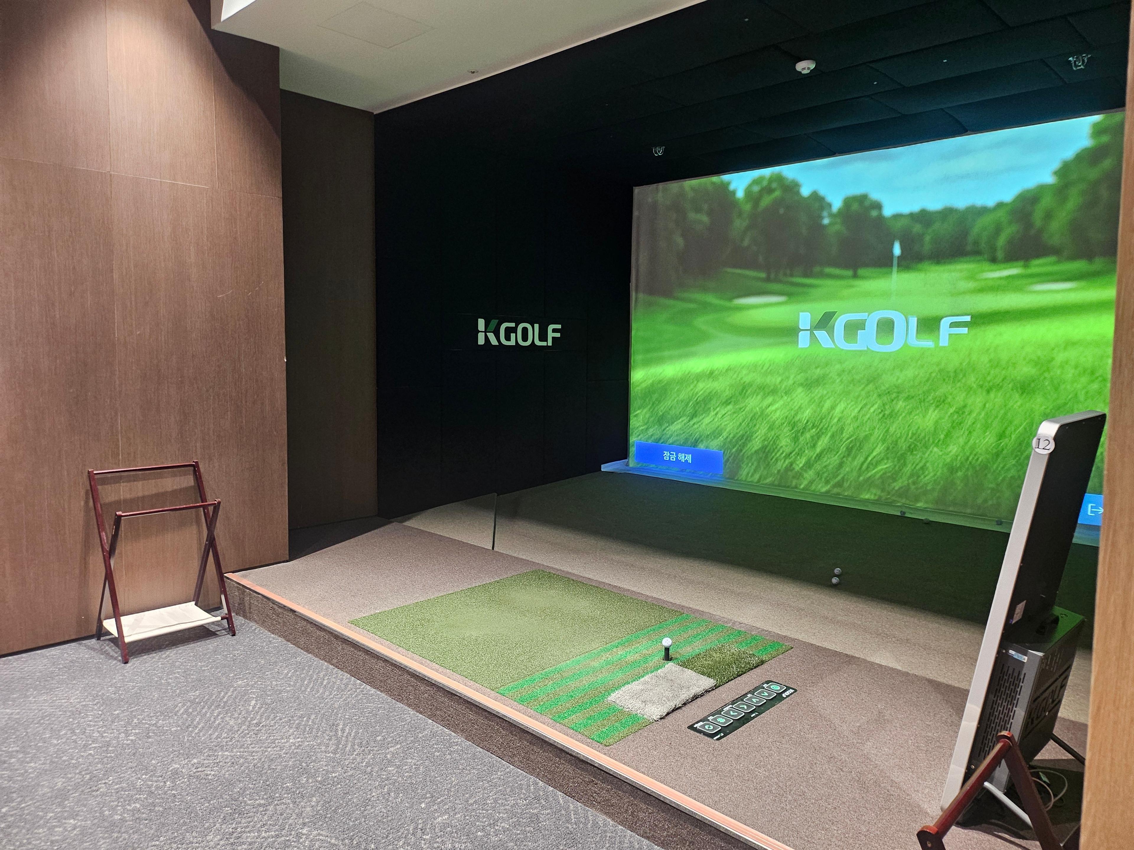 Private K-GOLF golf simulator room at LHOUR Senior Town