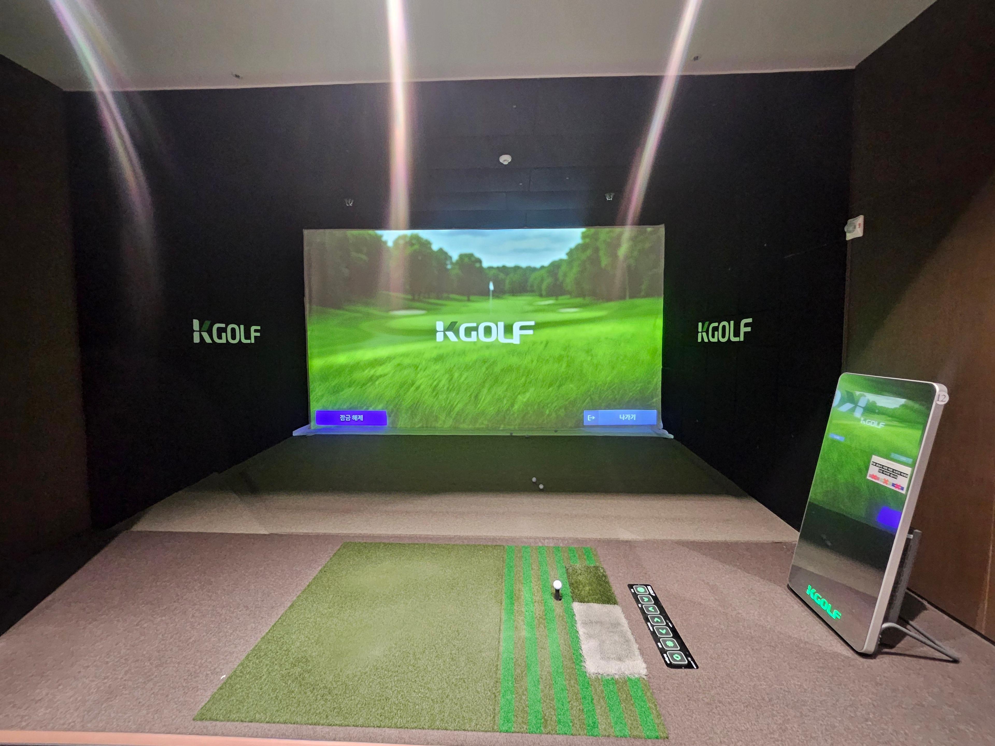 K-GOLF at LHOUR Senior Town
